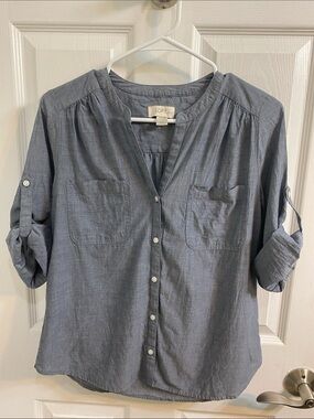 LOFT Chambray Blue Cotton Button Up Top Womens Medium Petite Roll Tab Sleeve